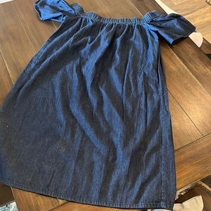 Off the shoulder denim dress 💙